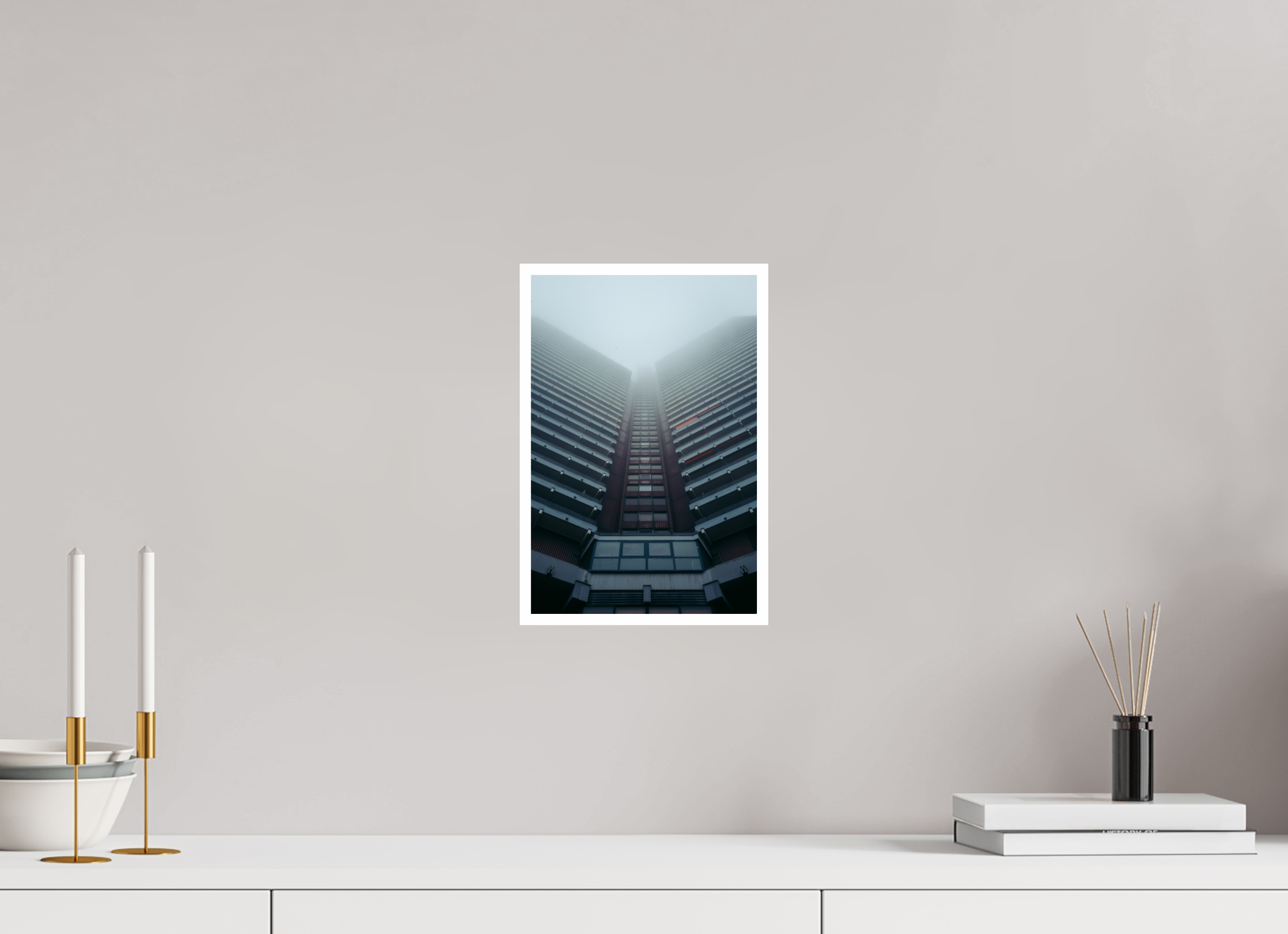 Hochhaus im Nebel II