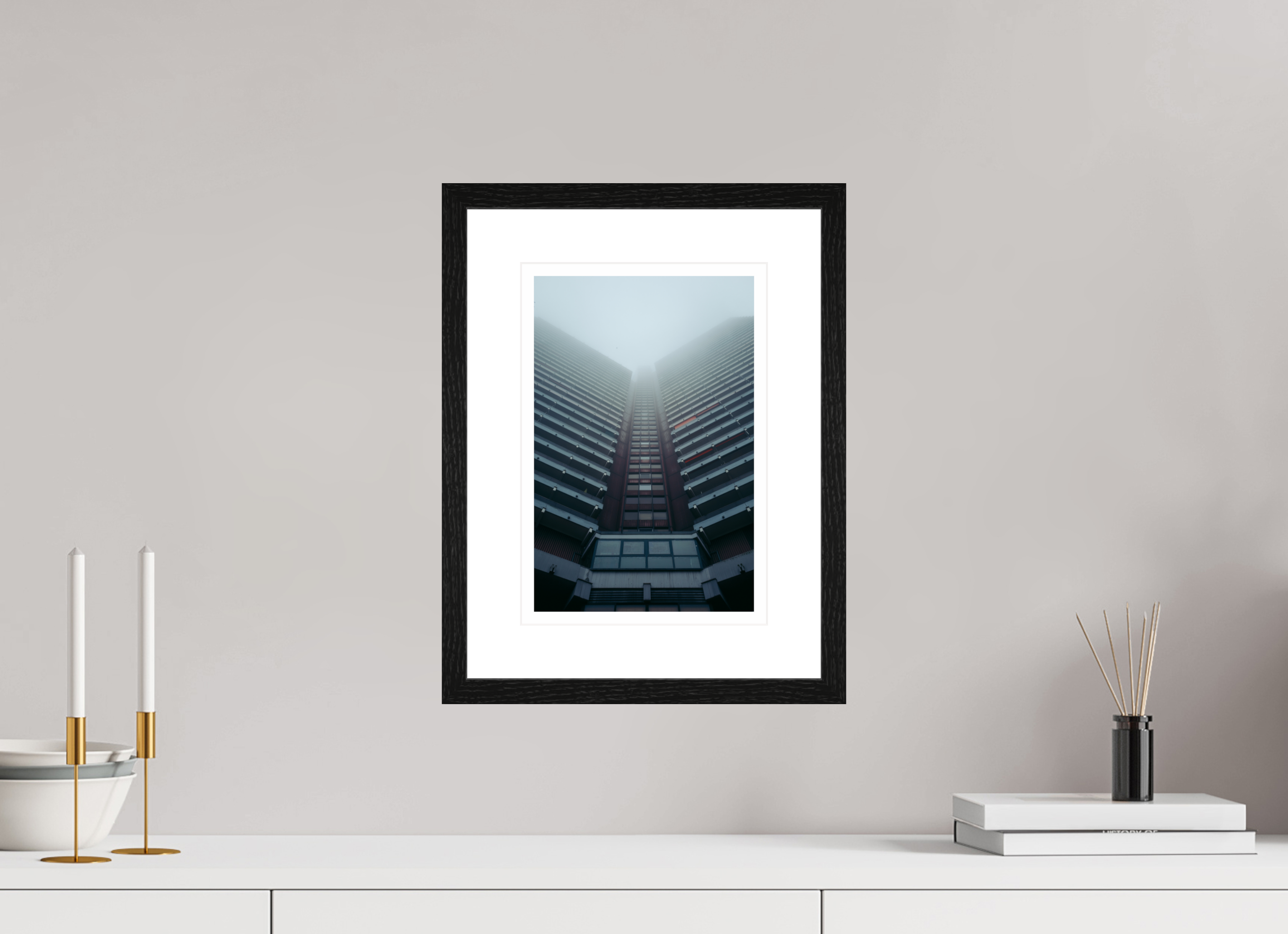 Hochhaus im Nebel II