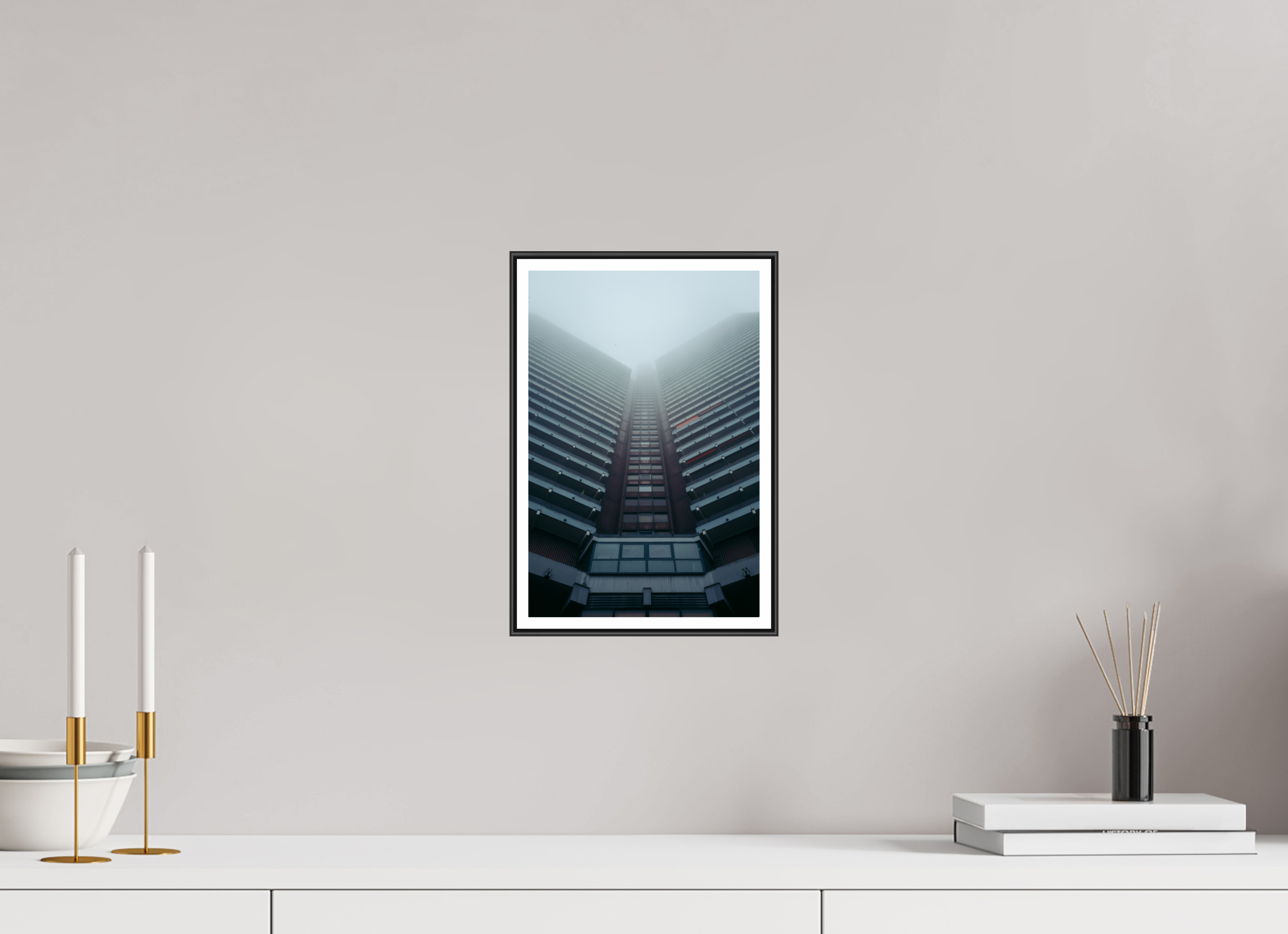 Hochhaus im Nebel II